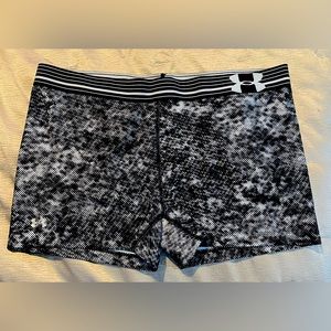 Under Armor Heatgear Black & White 3" Compression Shorts; Spandex Tights Size XL
